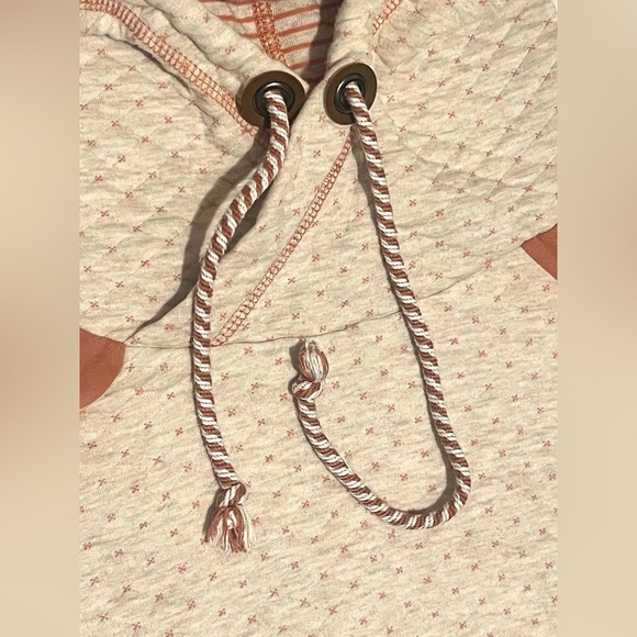 Maurices Women’s Hooded Long Sleeve Two-Tone Hoodie with Drawstring Size Large - Picture 6 of 15